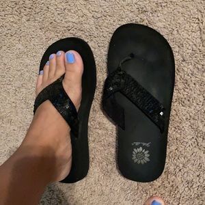 Yellow Box black flip flops